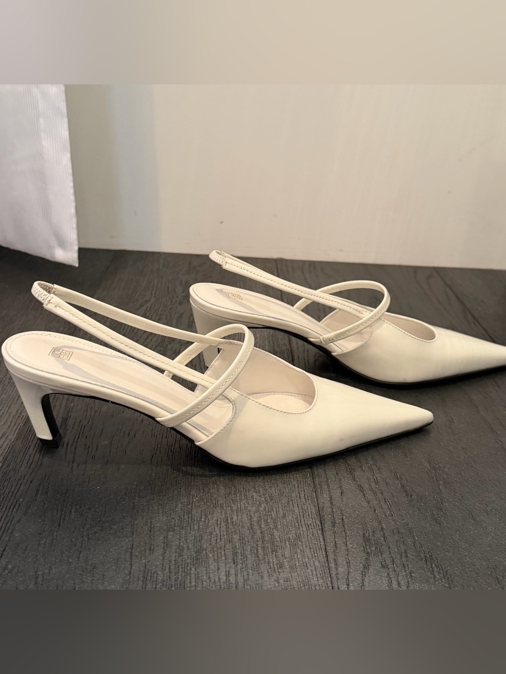 Toteme Pointed Patent Slingback Heels in Ivory